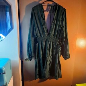 Ladies emerald green low cut side cut out dress size 2x